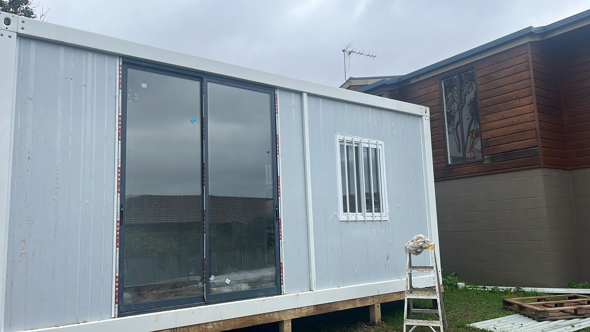 6m x 3m = 18 Sqm Portable Cabin Kitset $4,597.00 Regular price $6,999.00 Save $2,402.00. Detatchable Flatpack in Otara Auckland White and Black Color, 50mm and 75mm EPS, Electrical Kit, Bathroom set, Kitchentte, Assembly Delivery Available