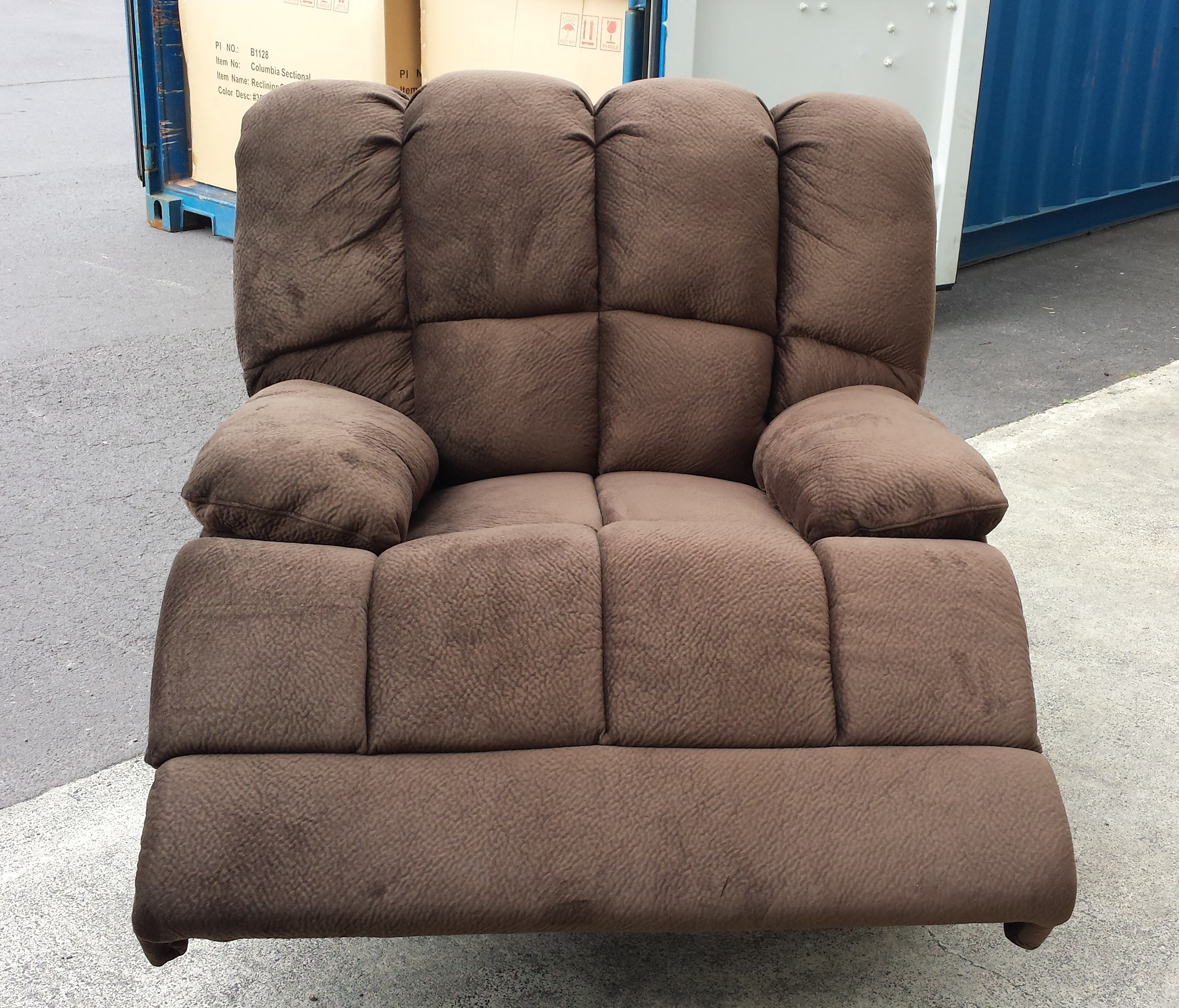 Berlin Recliner Lounge Furniture Chose From Full Suite, Single recliner, 3 Seater, Loveseater with cup holder. Price Beat Guarantee