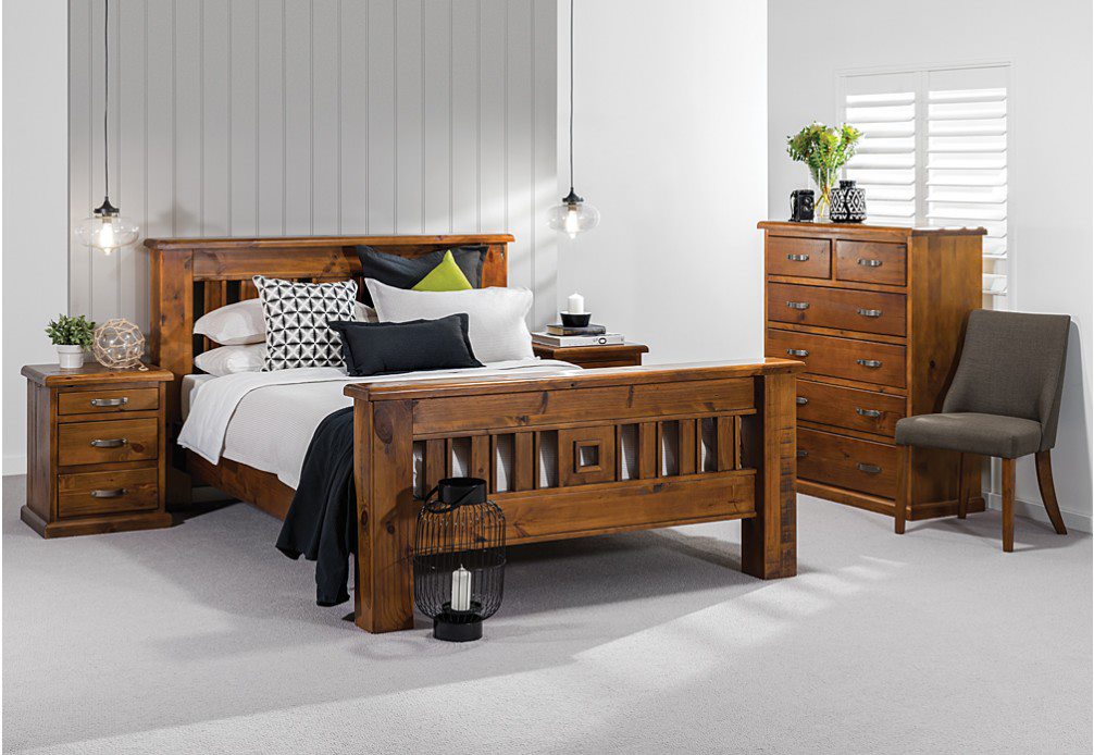 Amado Style 4-Piece Solid Pine Wood Bedroom Suite